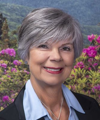 Portrait of Annette Mead, REALTOR®
